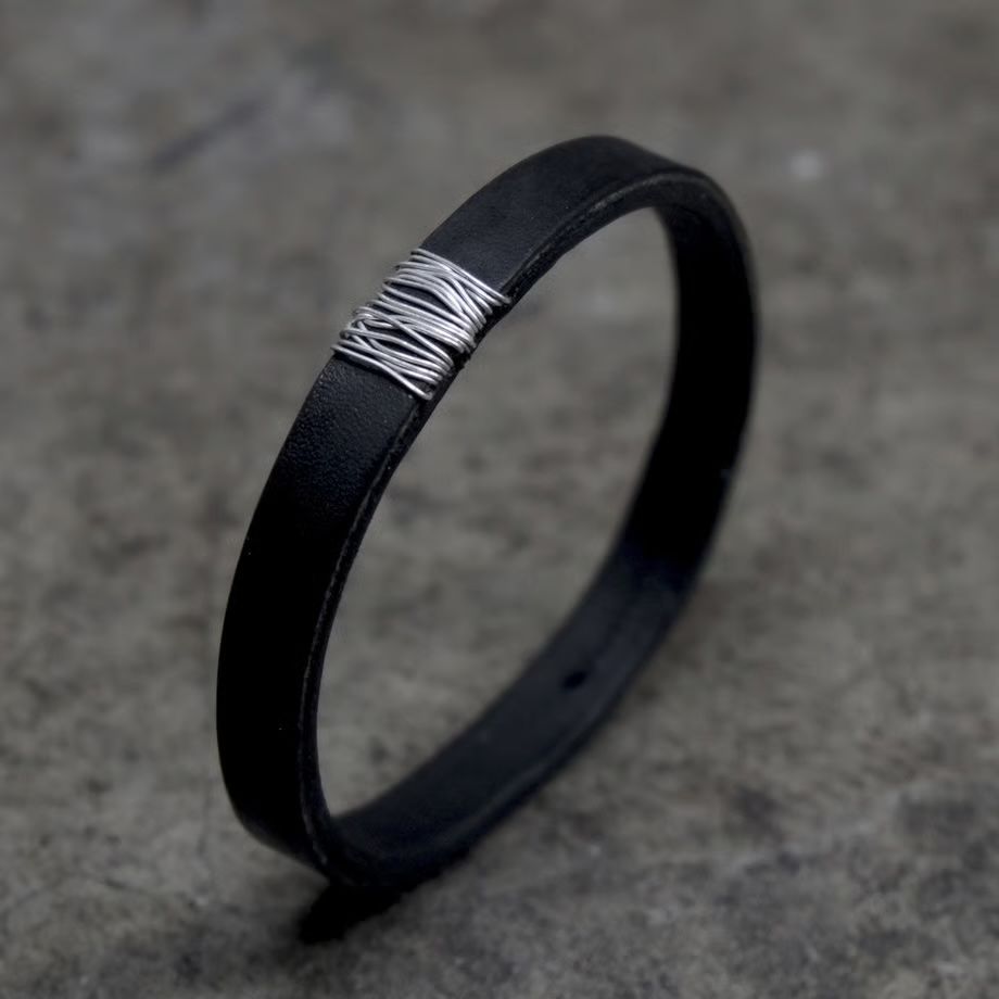 【お取り寄せ注文可能】Embed Silver Bangle