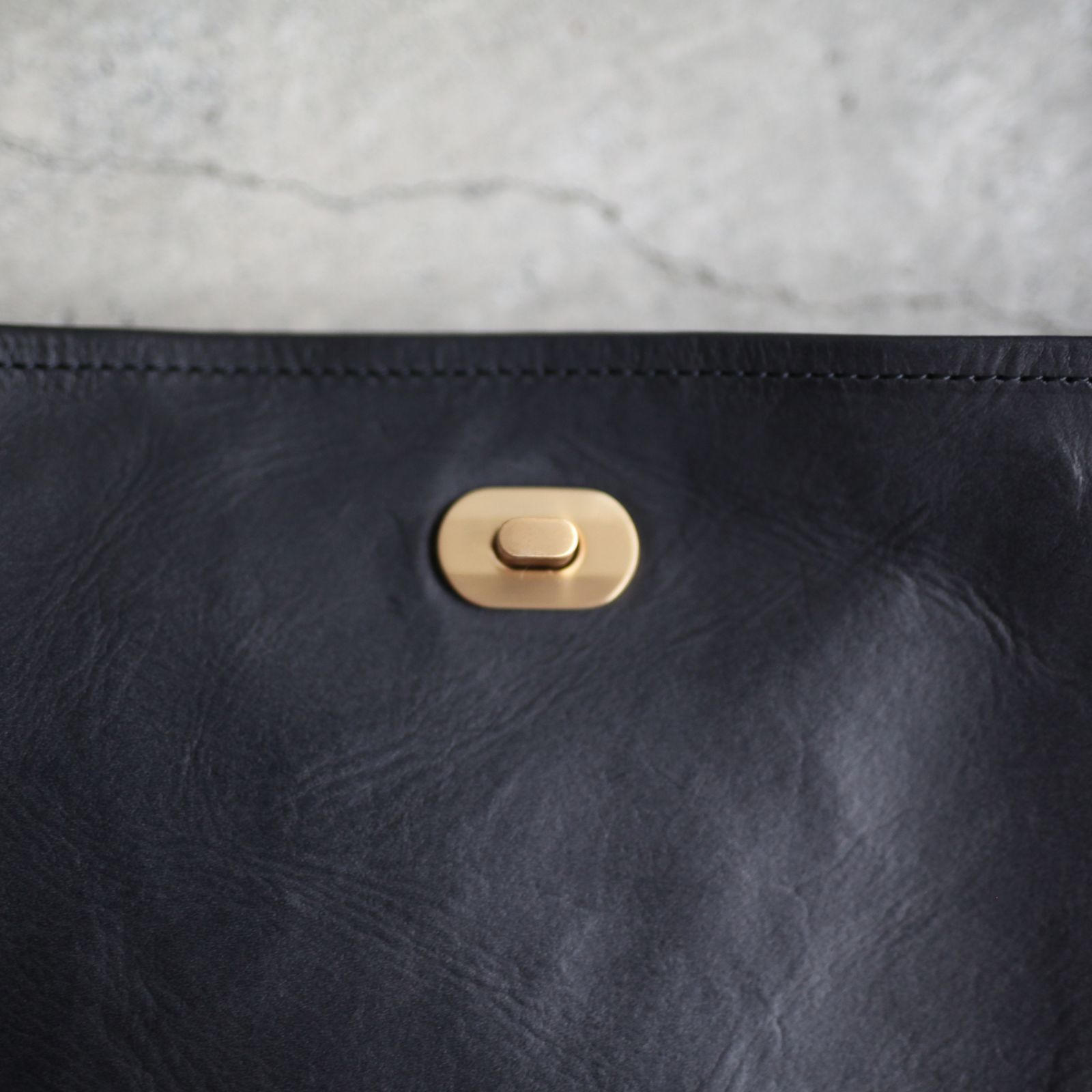 Hender Scheme - 【残りわずか】Twist Buckle Bag_S(BLACK) | ACRMTSM