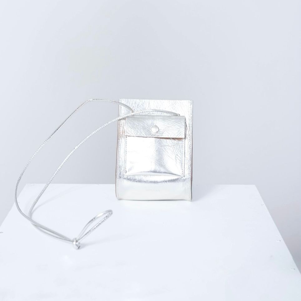 【残りわずか】Metallic String Pouch