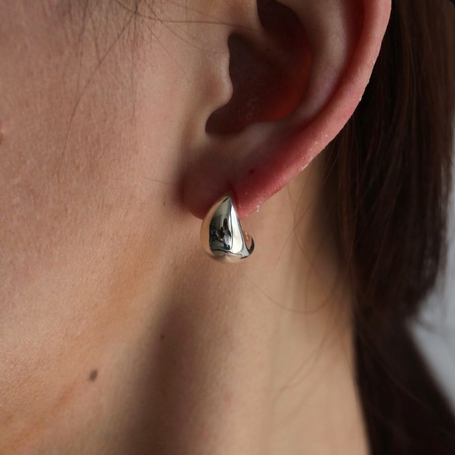 【お取り寄せ注文可能】Crescent Moon Earrings