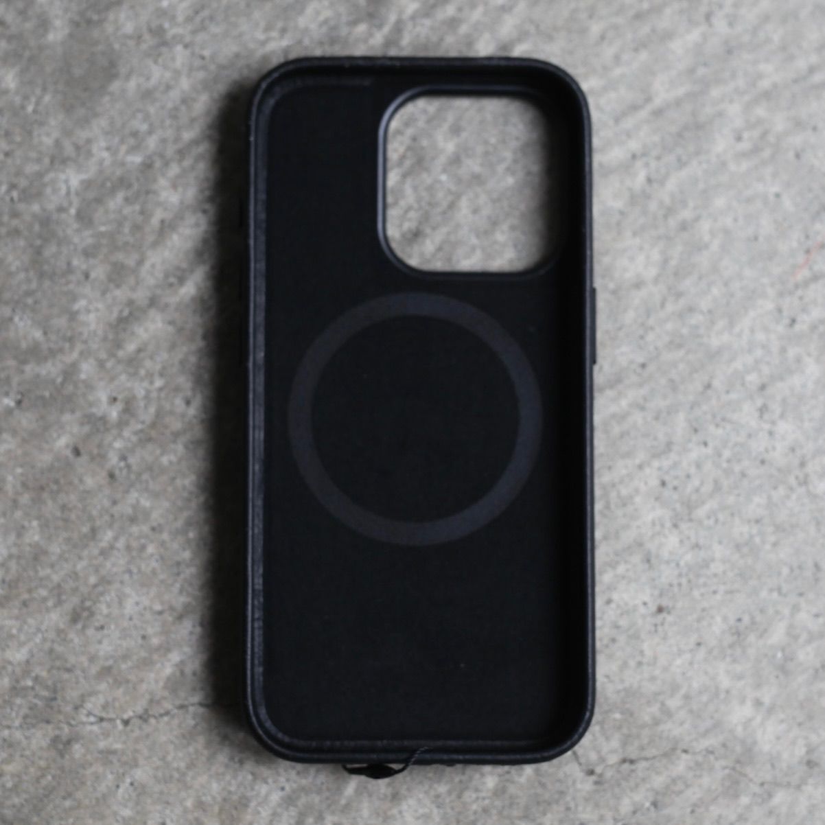 【残り一点】MagSafe対応iPhoneケース(BLACK)