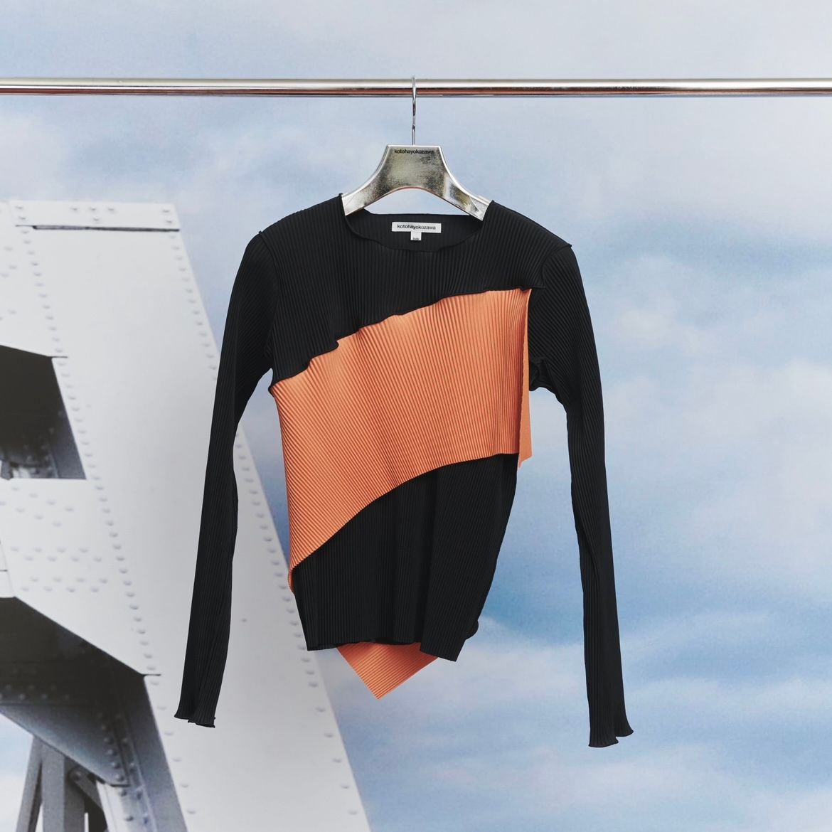 【残り一点】Spiral Wave Long Sleeve Top
