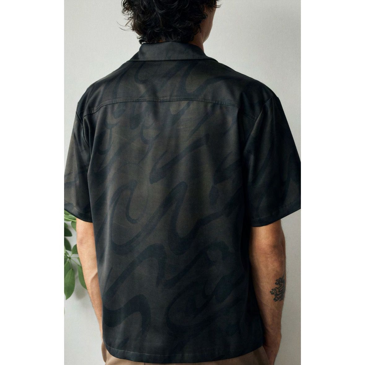 【残り一点】Chilling Satin Shirt