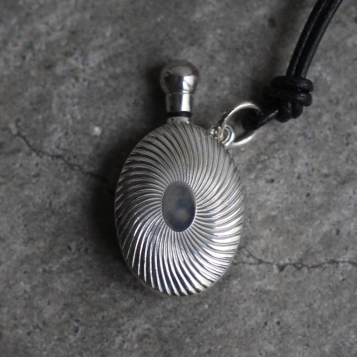 【残り一点】Victorian Perfume Bottle Necklace