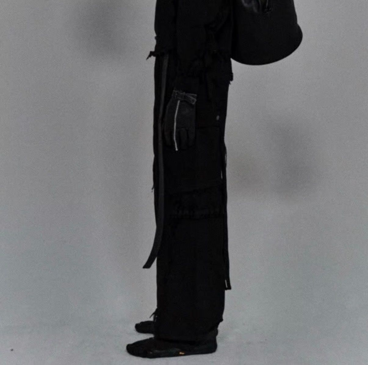 【残りわずか】Slash Seam Twist Cargo Jeans(AFTER BLACK)