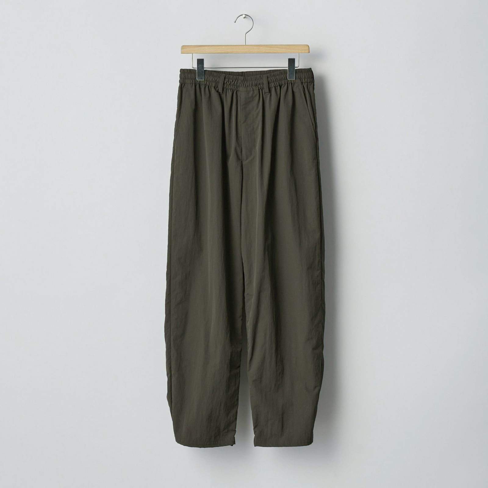 [LE SSERAFIM] WIND BREAKER (Grey)上下セット LE SSERAFIM] WIND BREAKER (Grey)上下セット