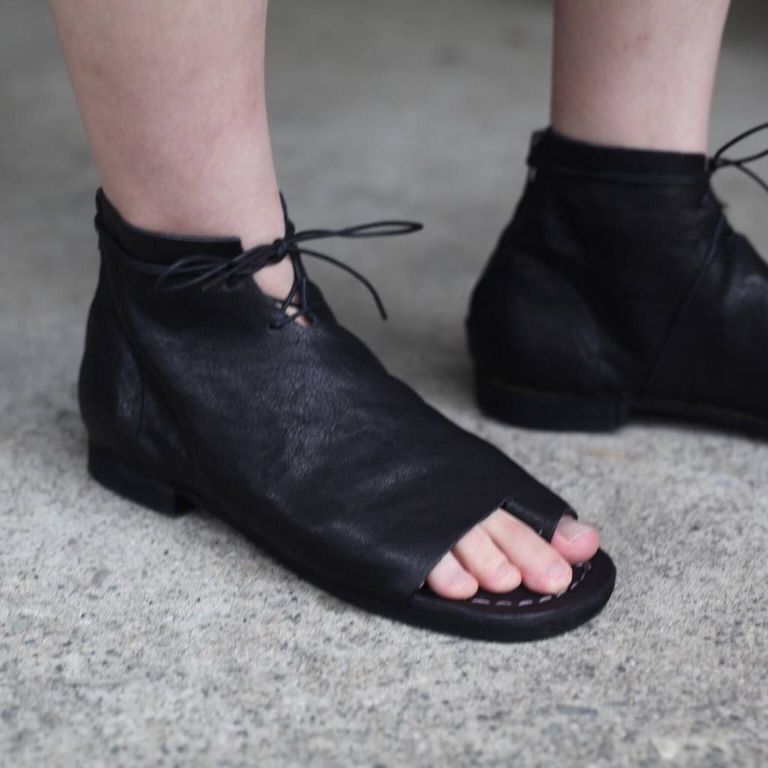 レザー種類 : WAXED HORSE(BLACK)
※商品ページ画像のレザー及び、仕様はサンプルとしてご覧ください。