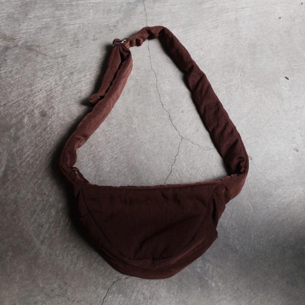 【再販売通知受付可能】Annie Puffer Mini Moon Bag(CERATO BRIGHT)
