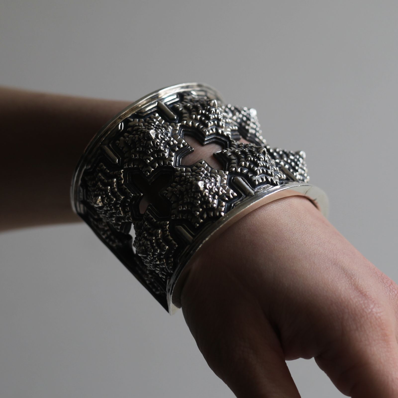 NATURAL INSTINCT - 【お取り寄せ注文可能】Lights Bangle(SILVER) | ACRMTSM ONLINE STORE