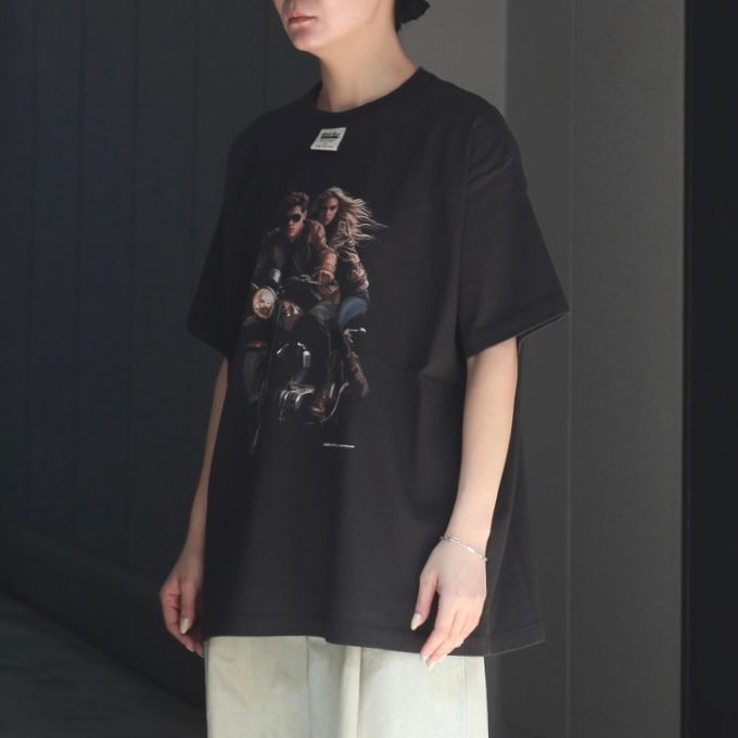 【残りわずか】"Avec Bikers" H-S Tag Tee