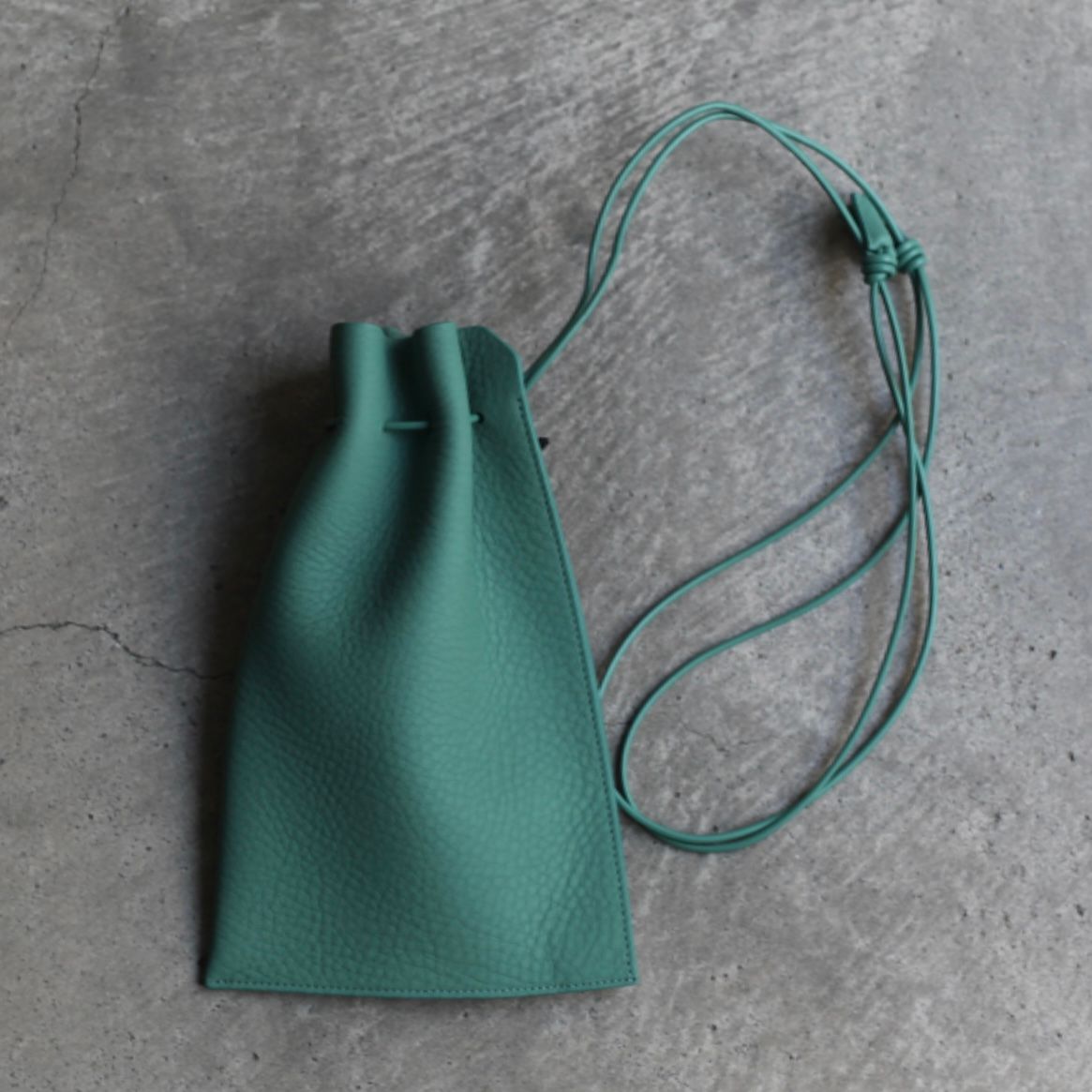 【再販売通知受付可能】Herrie Kinchaku Pouch_PM(DIPLO SKY)