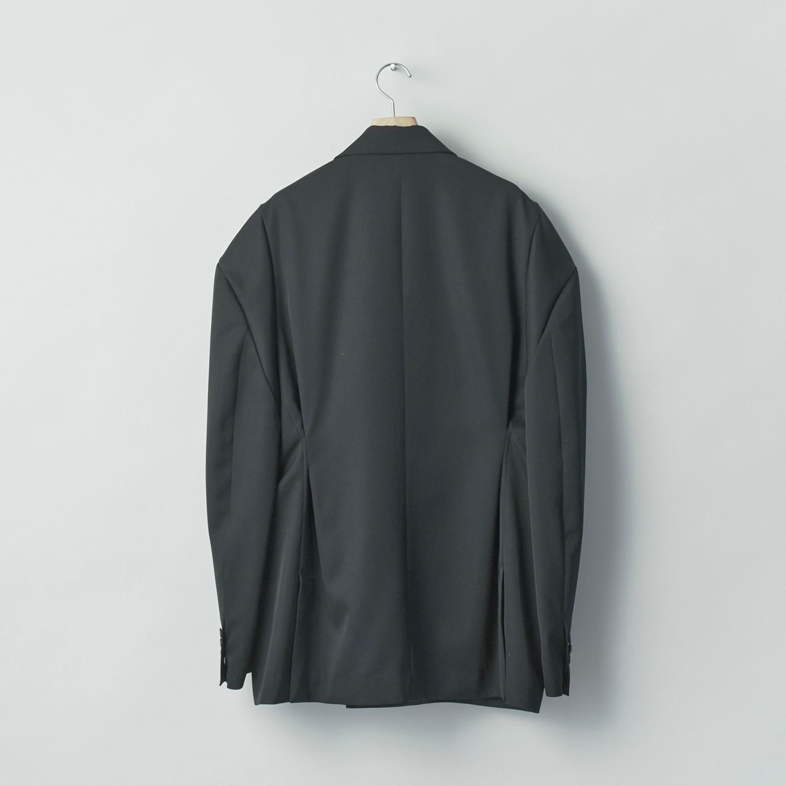 【残り一点】Deformed Shoulder Double Breasted Jacket(2/90 WOOL GABARDINE)