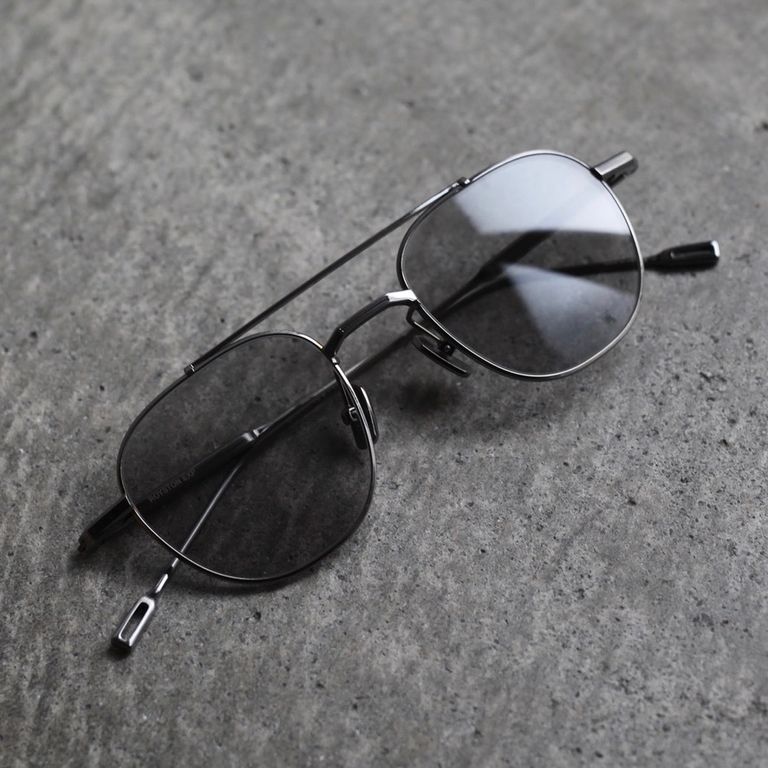 レンズ : LIGHT GREY