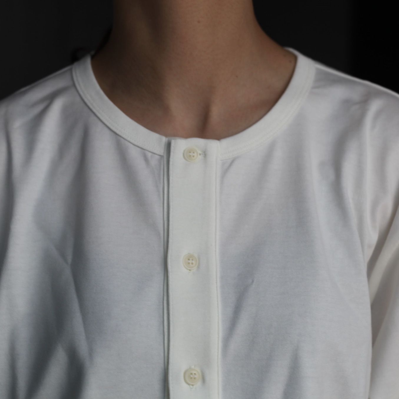 【残り一点】Henley Neck Long Sleeve Shirt