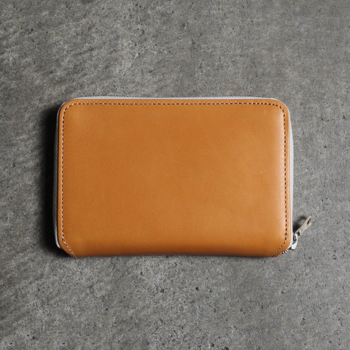 【残り一点】Round Midle Purse(KIP)