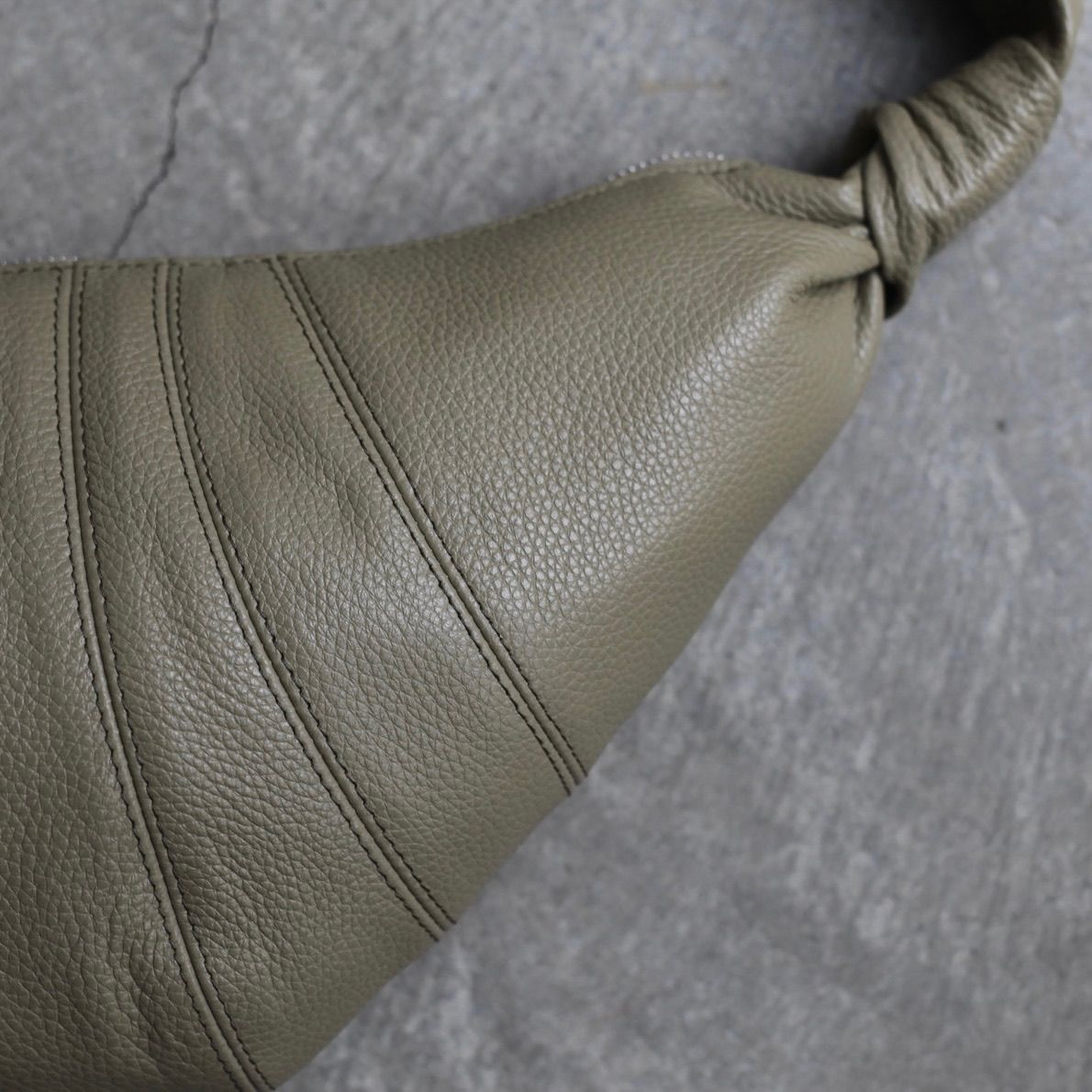 【残りわずか】Small Croissant Bag(COW LEATHER)