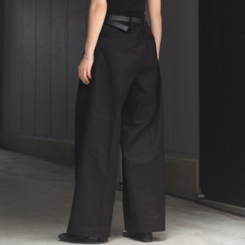 【残りわずか】2Tuck Wide Chino Trousers