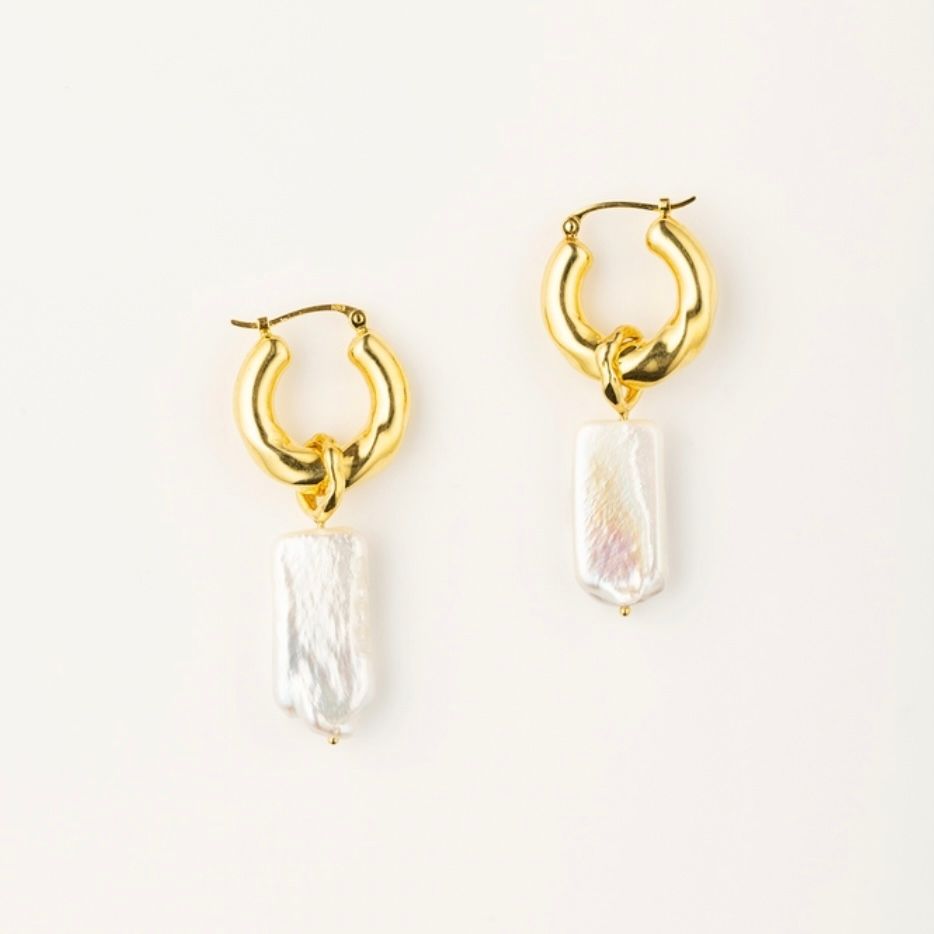【お取り寄せ注文可能】Twist Hoop Square Pearl Earrings(両耳用）