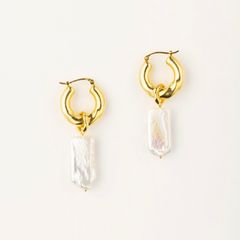 【お取り寄せ注文可能】Twist Hoop Square Pearl Earrings(両耳用）