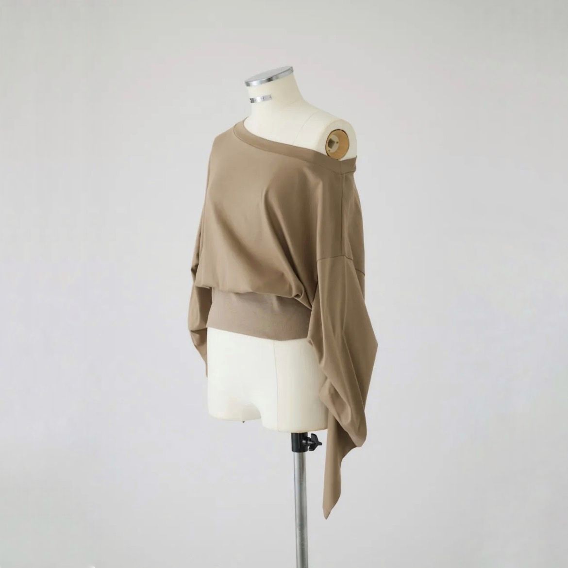 【残り一点】Sleeve Tuck Cut Tops