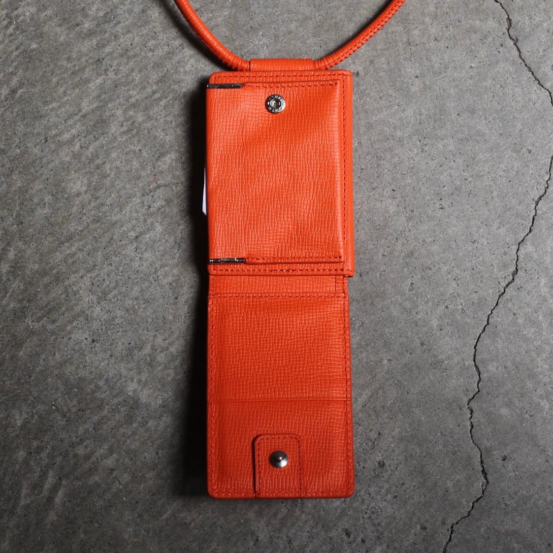 【残り一点】レザーストラップ付ウォレット(CARROT ORANGE)