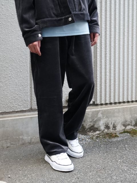 SBSのスモーキーなコーデュロイセットアップはこなれ感抜群