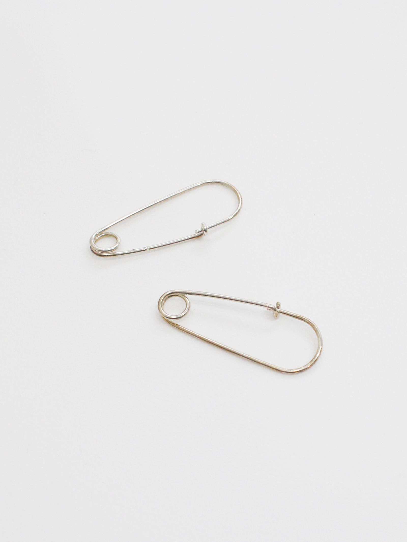 【両耳用】 イヤリング セーフティ ピン ファイン ピアス  - earrings safety pin fine - M4519