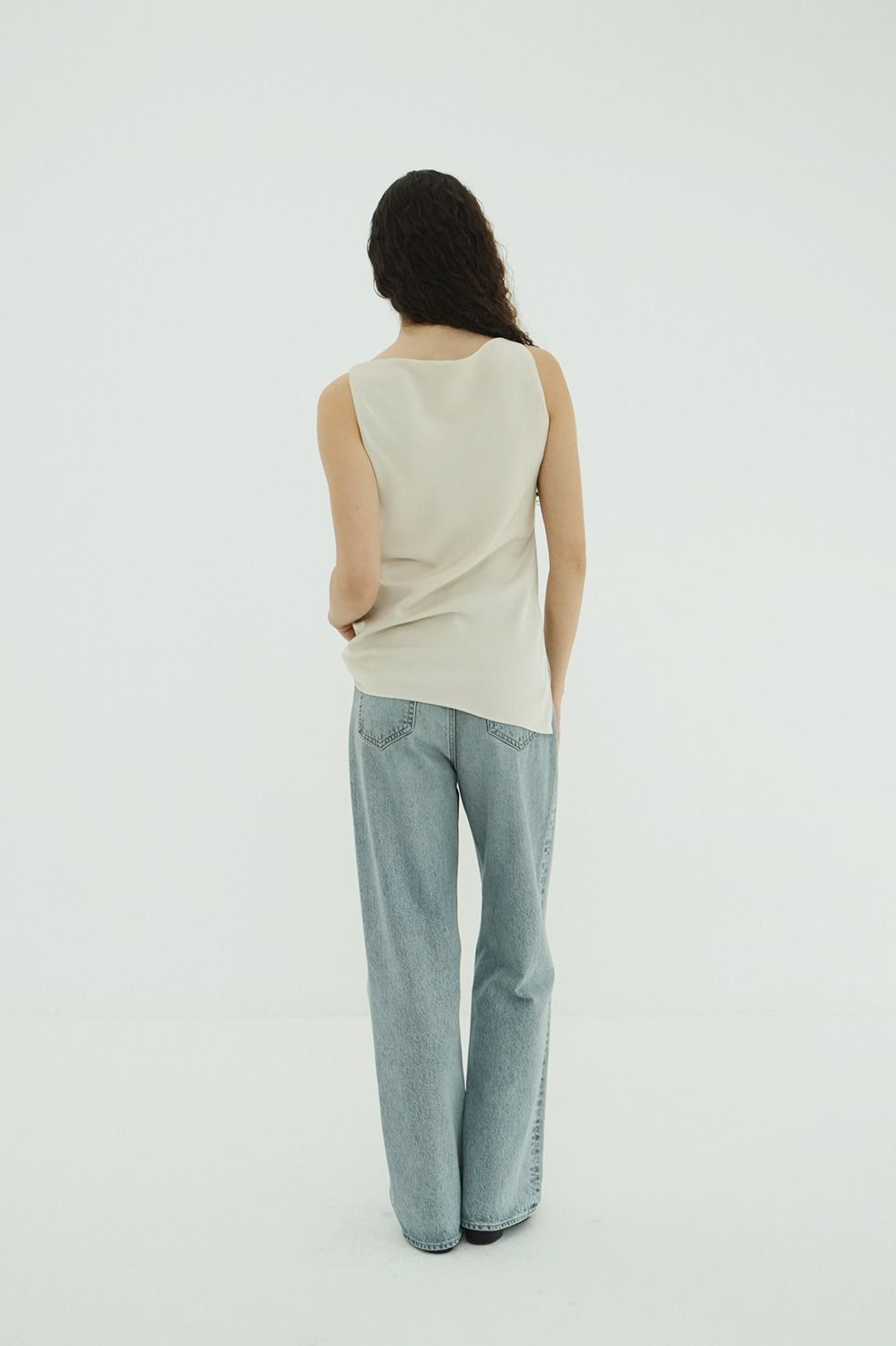 サテンドレープトップス - SATIN DRAPE TOPS (BEIGE)