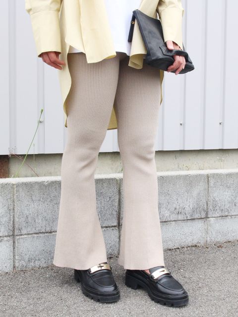 女性らしい抜けを意識したETRE TOKYOの新作スタイル