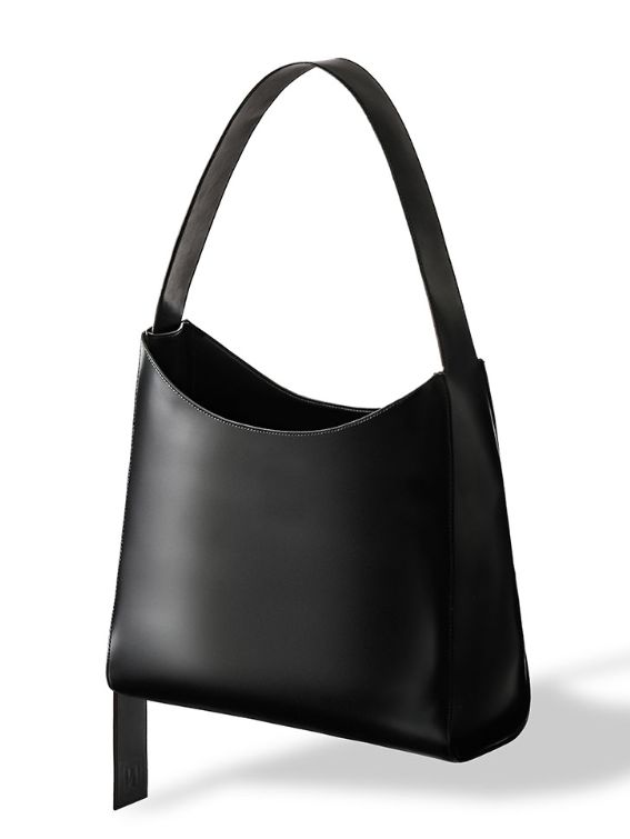 レザートートバッグ - CURVED LEATHER TOTE BAG / BLACK