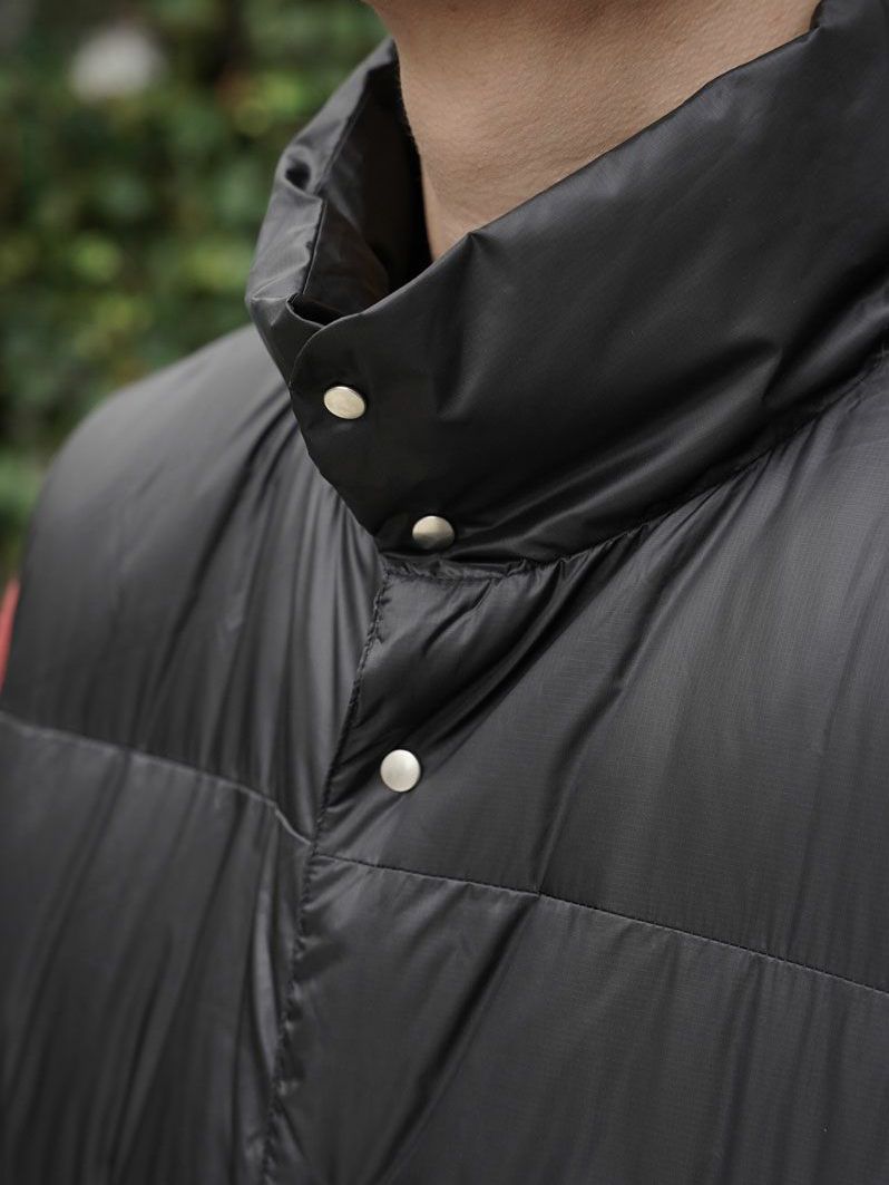 リバーシブル ポケッタブル ダウンベスト -  REVERSIBLE PACKABLE BOWN VEST