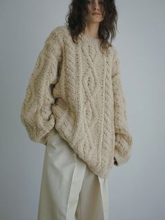 フェザーヤーンケーブルハンドニットプルオーバー - BEIGE