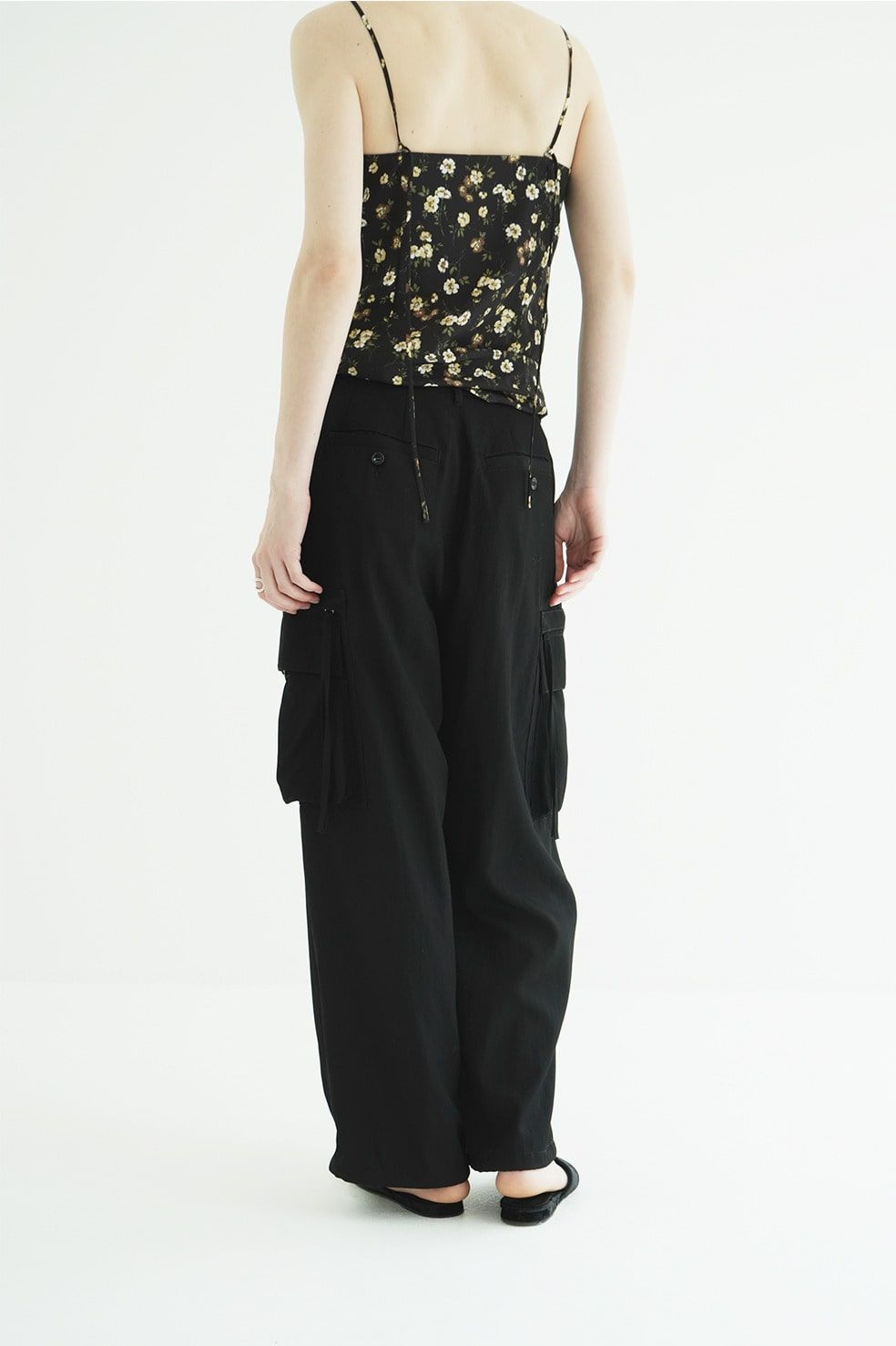 カーゴパンツ - LOW WAIST POCKET CARGO PANTS (BLACK)
