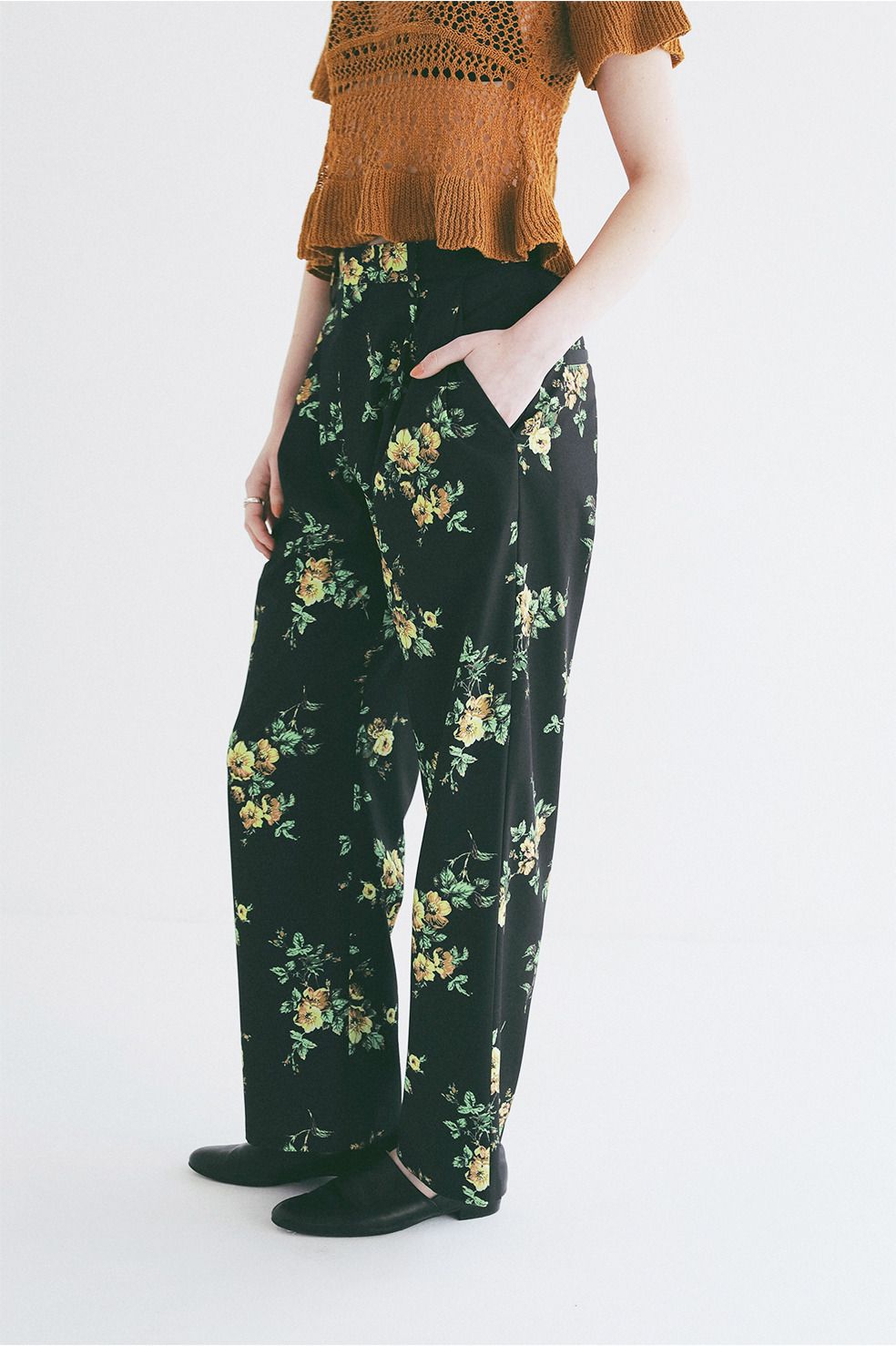 フラワータックパンツ - FLOWER TUCK PANTS (BLACK)