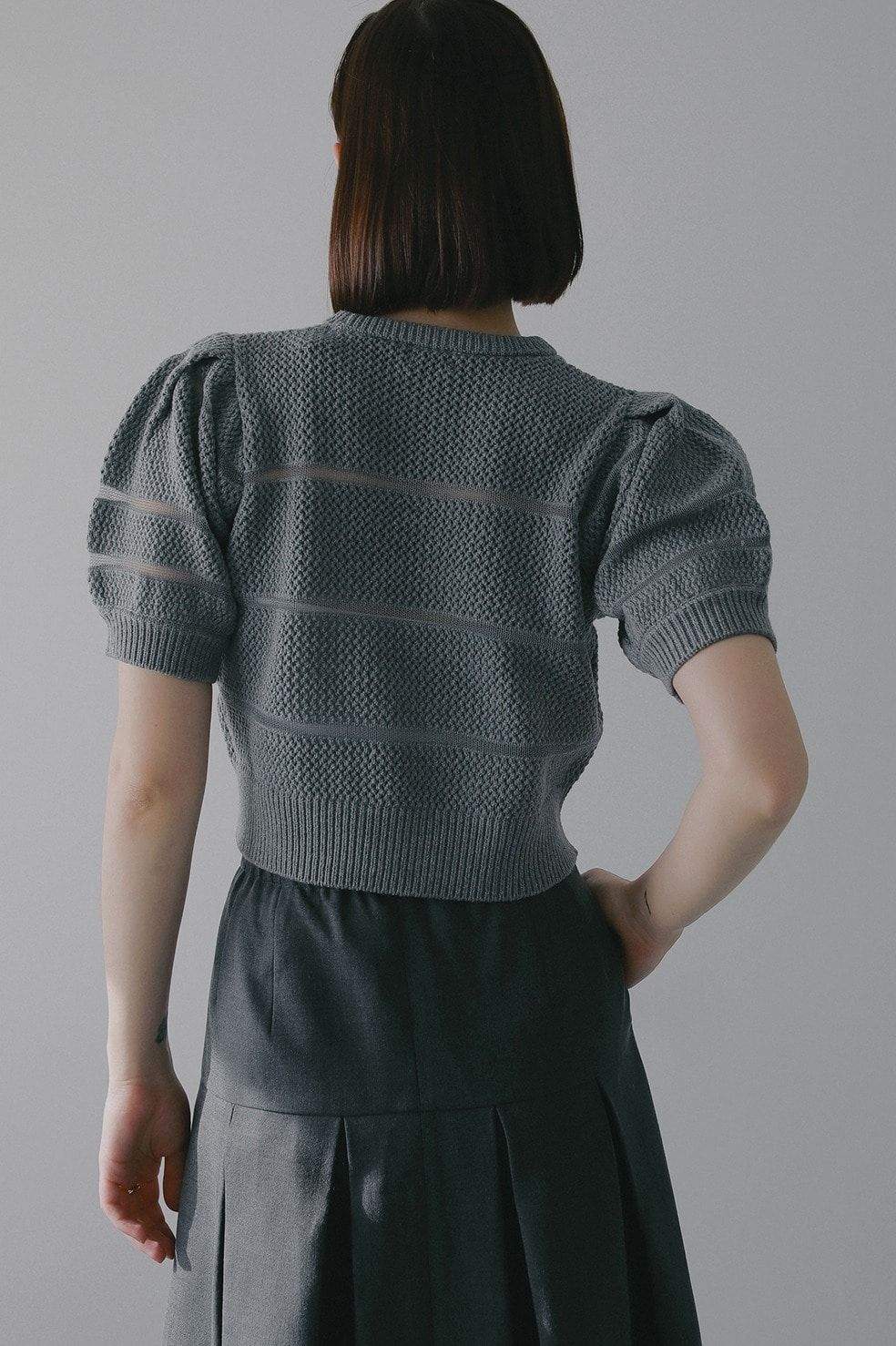 ショート丈ニットトップス - OPENWORK KNIT SHORT TOPS (GREY)