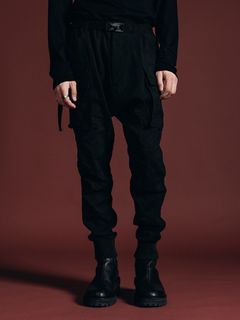 リラックスした着心地、TVAの新作コートスタイル
