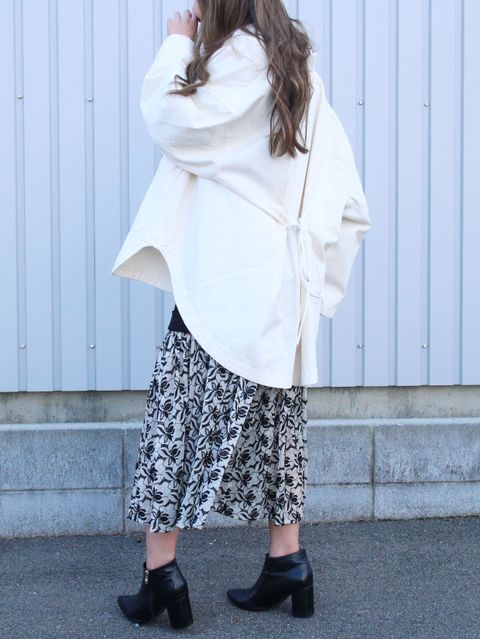 程よい透け感が女らしいCLANEの新作スタイル