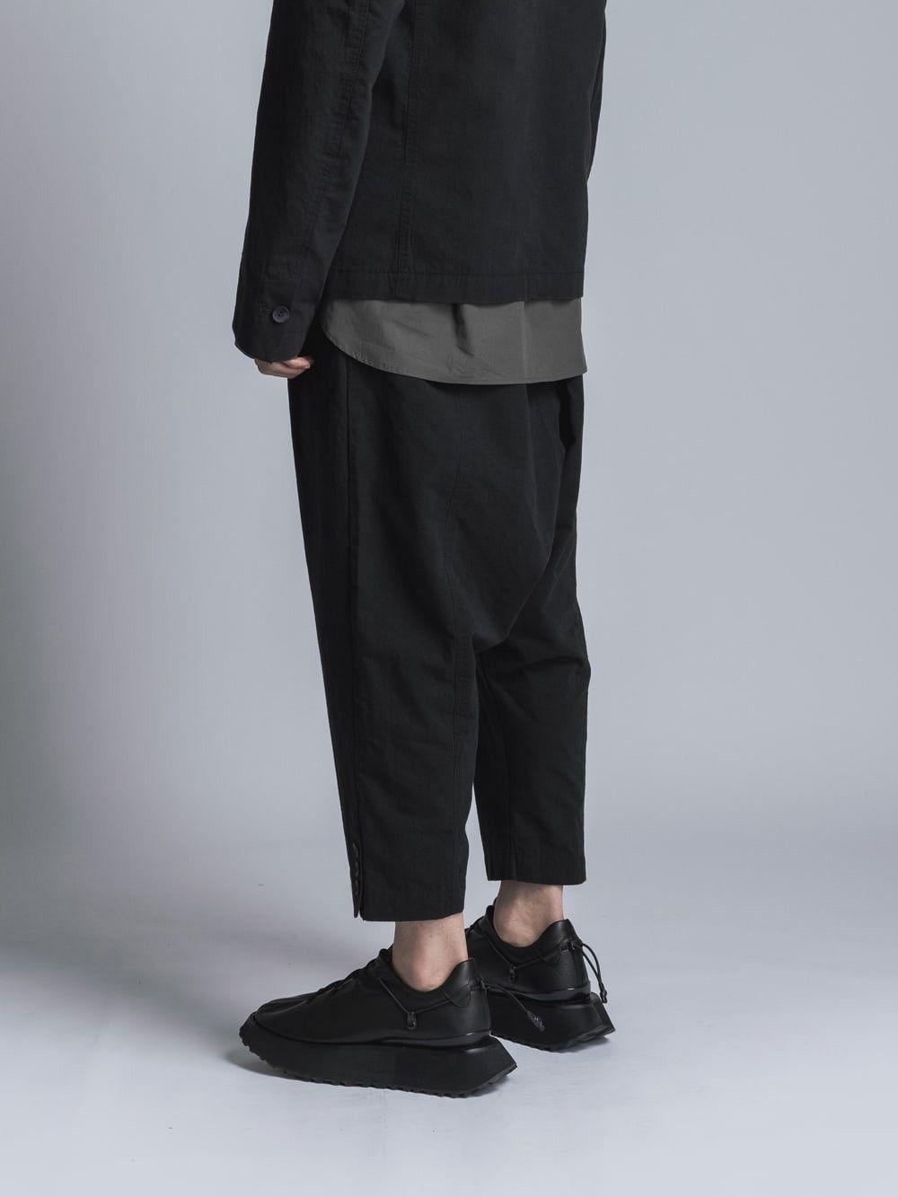 コットンヘンプクロップドトラウザーズ - COTTON CROPPED TROUSERS