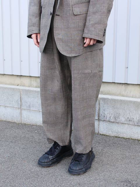 雰囲気の良いグレンチェックのセットアップスタイル