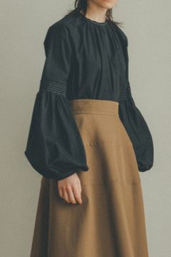 シャーリングパフスリーブトップス -  SHIRRING PUFF SLEEVE TOPS BLACK