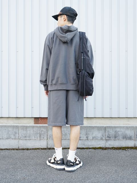 都会派ストリート|ミハラ×コートエシエルのワントーンコーデ