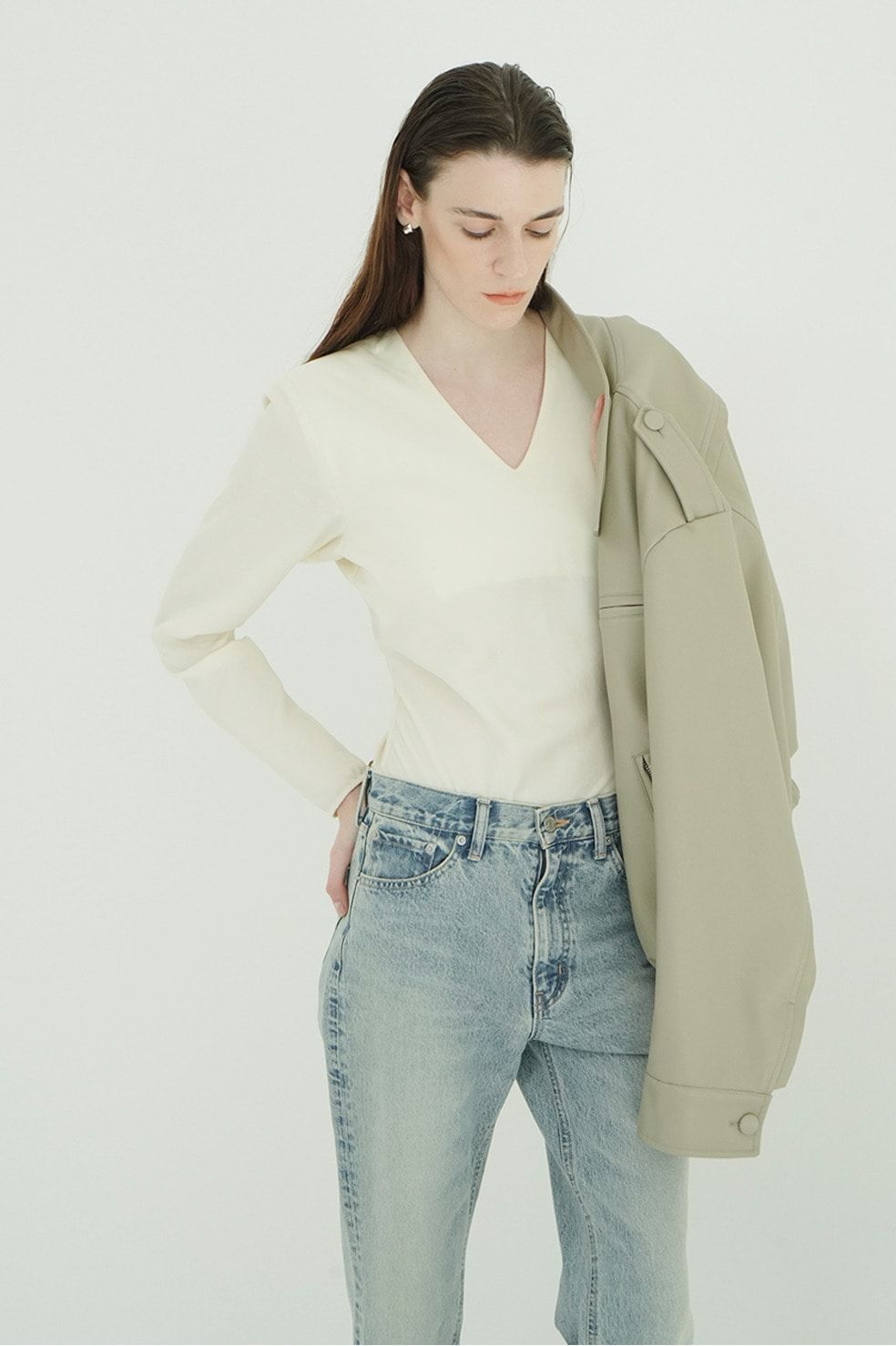 ブイネックボディスーツ - V NECK POWER SHOULDER BODYSUIT(IVORY)