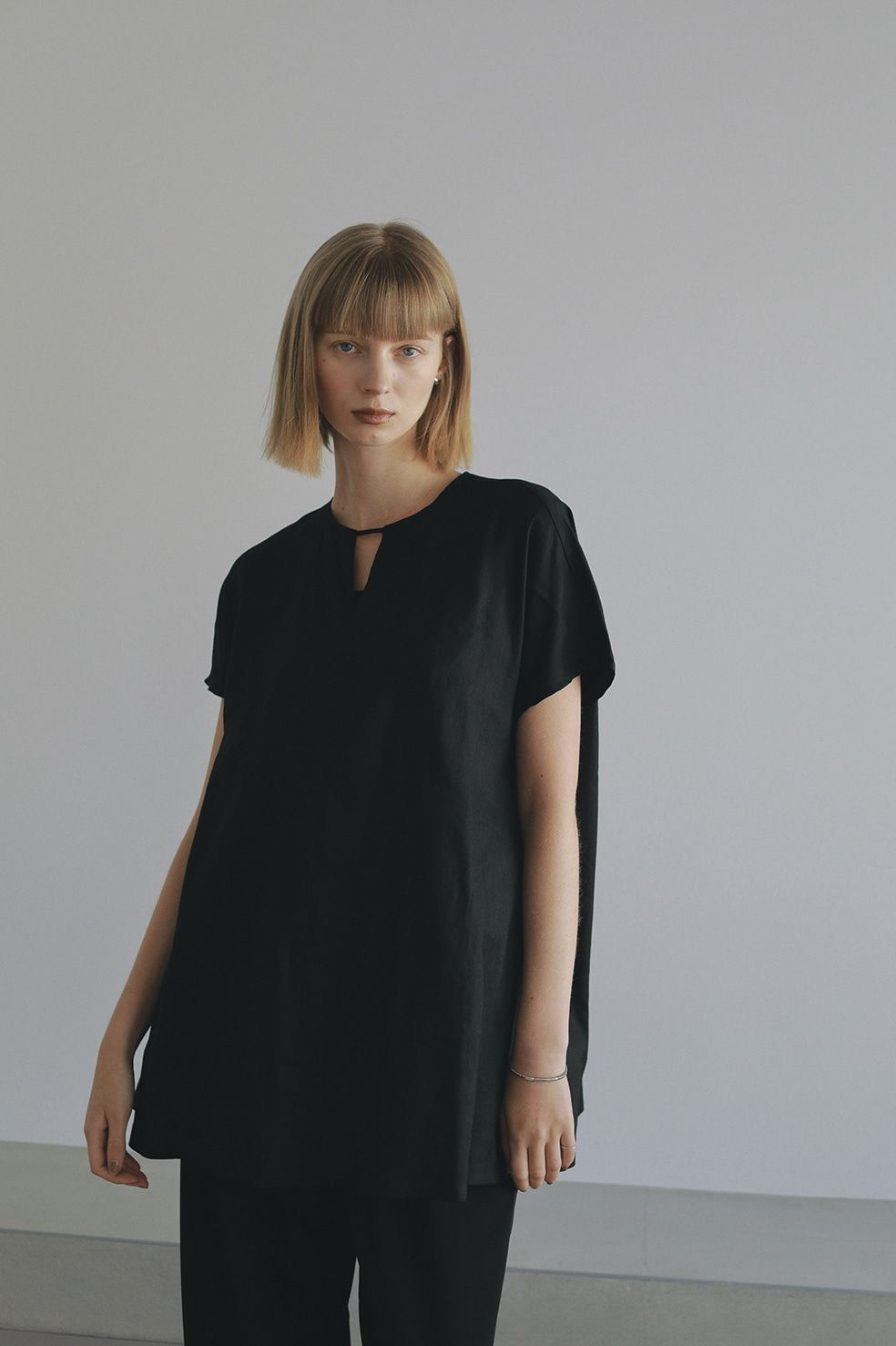 バック オープン トップス - BACK OPEN TOPS - BLACK