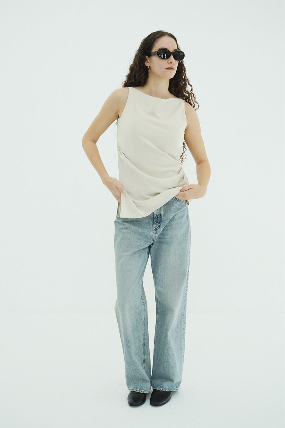 サテンドレープトップス - SATIN DRAPE TOPS (BEIGE)