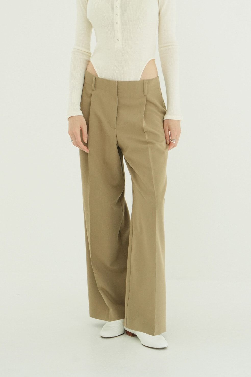 ローウエストタックルーズスラックス -  LOW WAIST TUCKED LOOSE SLACKS(BEIGE)