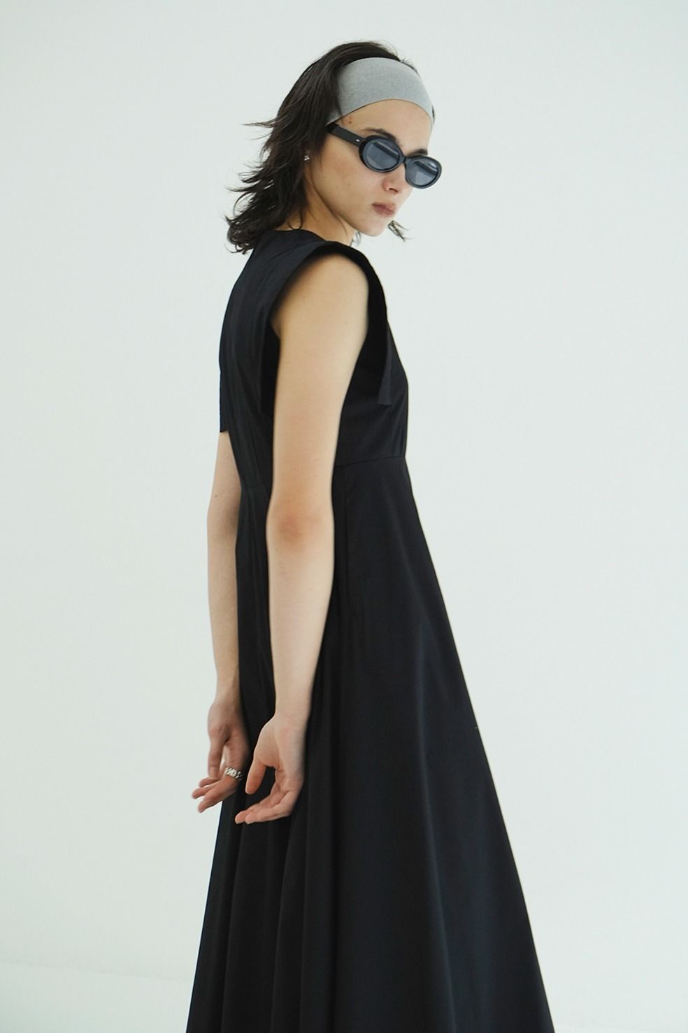 スクエアスリーブワンピース - SQUARE SLEEVE ONEPIECE (BLACK)