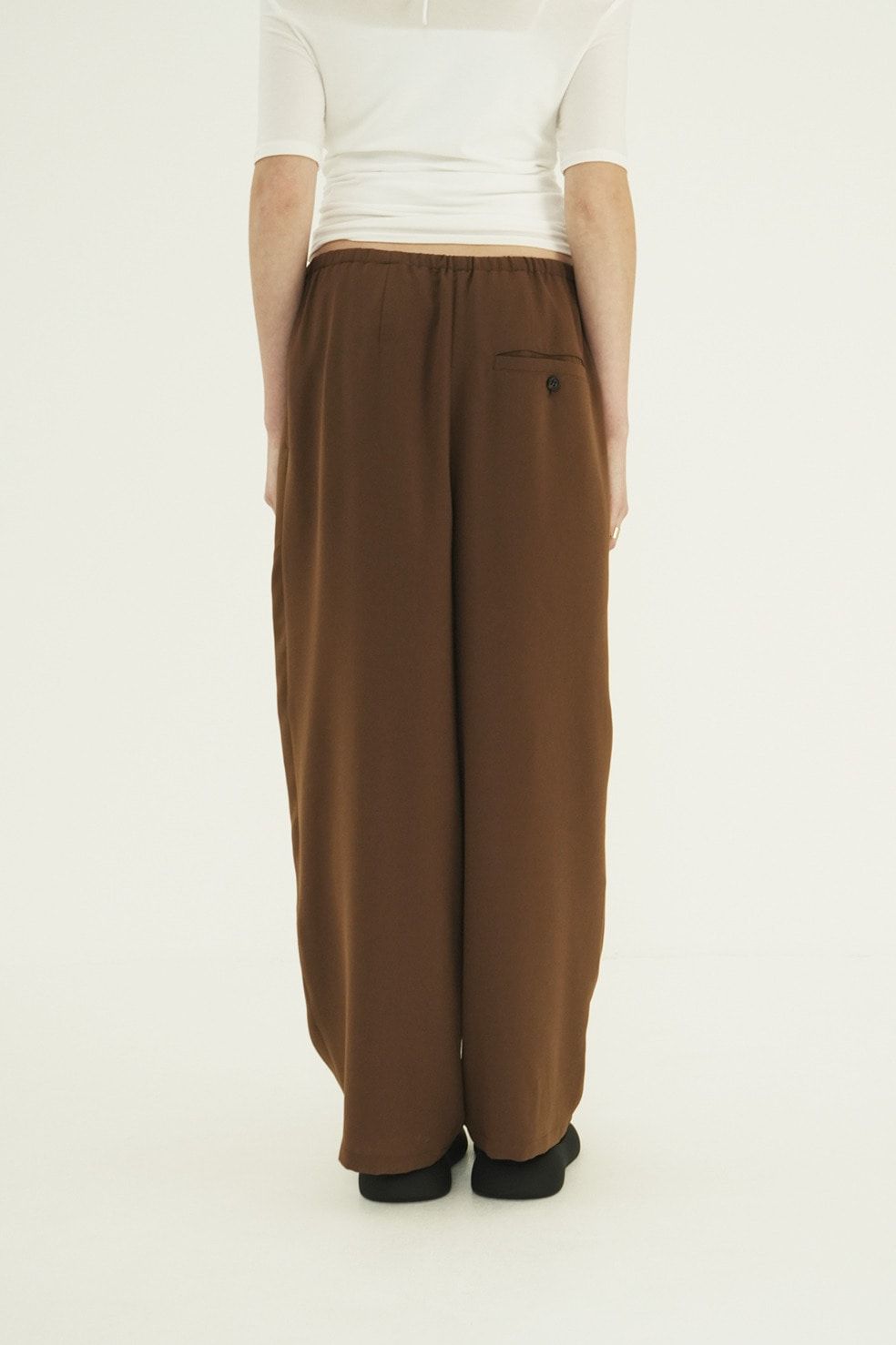 ドローストリングルーズタックパンツ - DRAWSTRING LOOSE TUCK PANTS(BROWN)