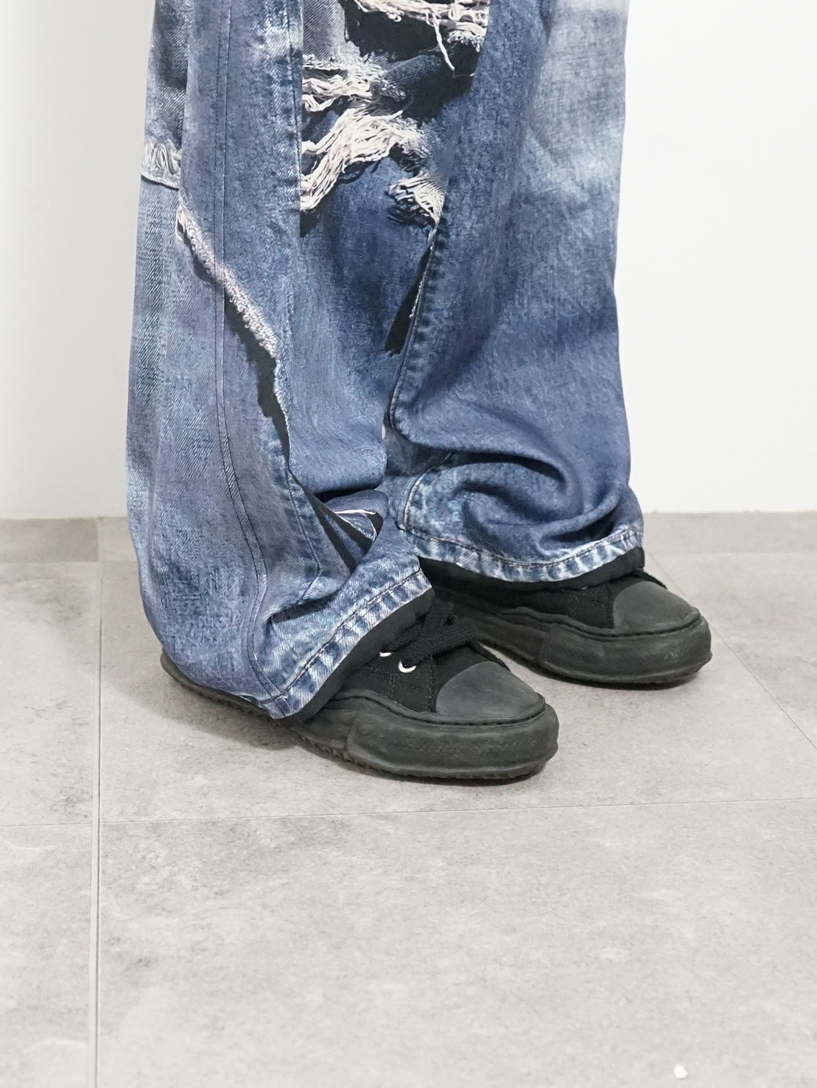 T.A.T.A コラボ転写デニムパンツ - TROMPE-L'OEIL DENIM PANTS