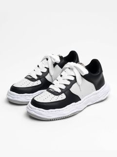 【ジョングク着用】 オリジナルソールスニーカー "WAYNE" OG Sole LEATHER Low-top Sneaker - BLACK×WHITE
