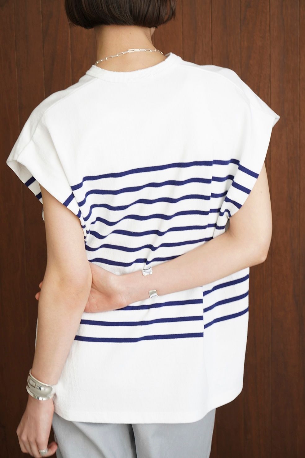 ワイド ヘンリー ネック ノースリーブ トップス - WIDE HENLEY NECK N/S BORDER TOPS - WHITE